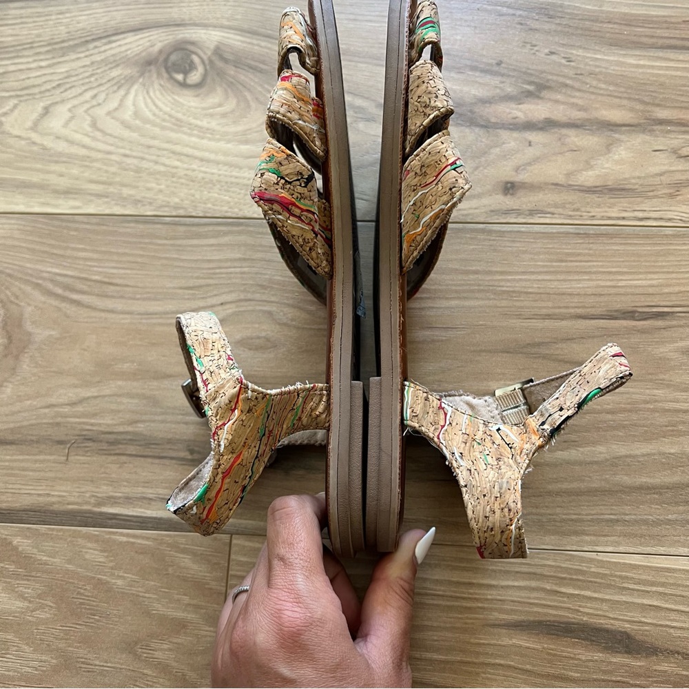 TOMS |โ Beige & Red Cork Zoe Sandal - Picture 9 of 11